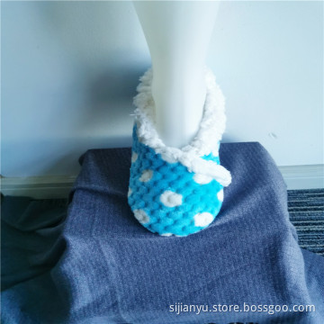 100% Polyester Dot Printed Comfortable Flannel Slippers
